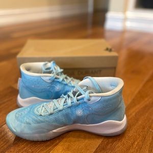 Nike KD 12 Powder Blue Mid-tips Size 7.5 (Men’s)